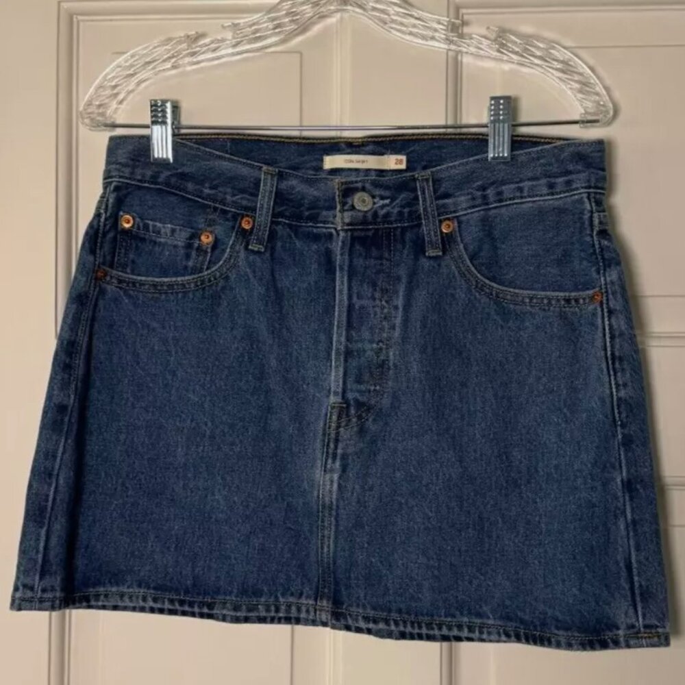 NEW Levi's Denim Mini Icon Skirt Size 28. Mid-Rise, Medium-Dark Wash, 5 pockets